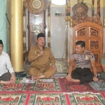 SERAP ASPIRASI: Bupati H Saiful Ilah saat Safari Jumat di Masjid Baitul Abror, Desa Tambak Kalisogo Kecamatan Jabon, Jumat (4/8) kemarin. foto kominfo SDA