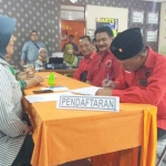 PDI Perjuangan saat mendaftar sebagai peserta Pemilu 2019 di KPUD Kota Kediri.