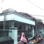 Suasana Masjid Agung Sunan Ampel (MASA) Surabaya menjelang datangnya waktu salat Maghrib. foto: YUDI A/ BANGSAONLINE