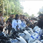 Pj Wali Kota Kediri Zanariah saat mengecek kesiapan kendaraan personel