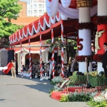 Upacara Peringatan Hari Sumpah Pemuda ke-96 di Gedung Negara Grahadi, Surabaya. 