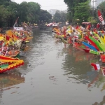 Perahu-perahu yang mengukuti Festival Perahu Nusantara dalam rangka memperingati HUT Kodam V/Brawijaya, Minggu (22/12) kemarin.