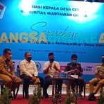 Ketua DPRD Gresik, Much Abdul Qodir, dengan para narasumber saat menyampaikan materi. Foto: SYUHUD/BANGSAONLINE