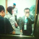 Perwakilan warga saat ditemui Kasubag Humas Polrestabes Surabaya. foto: ekoyono/ BANGSAONLINE