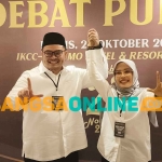 Paslon bupati dan wakil bupati nomor urut 2, Hanindhito Himawan Pramana dan Dewi Mariya Ulfa yang diusung oleh PDIP serta 5 parpol parlementer, dan 10 parpol non-parlemen. Foto: MUJI HARJITA/BANGSAONLINE