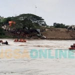 Pencarian korban perahu tenggelam di Desa Ngadirejo, Kecamatan Rengel, Kabupaten Tuban terus dilakukan.