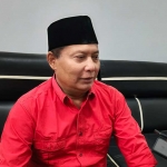 Ketua DPC PDIP Kabupaten Kediri Murdi Hantoro saat memberi keterangan kepada wartawan. Foto: MUJI HARJITA/ BANGSAONLINE