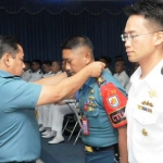 Kadisopslatal Laksamana Pertama TNI Abdul Rasyid Kacong, resmi membuka Latihan Bersama Helang Laut di Aula Puslatkaprang Kolat Koarmada II Surabaya.