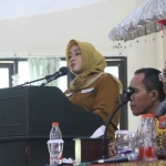 Bupati Mojokerto, Ikfina Fahmawati, ketika membuka rakor FKUB.