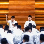 Pj Gubernur Jatim, Adhy Karyono, saat memberi sambutan dalam tausiyah dan doa bersama di Gedung Negara Grahadi, Surabaya.
