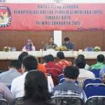 KPU Surabaya saat menggelar rapat pleno rekapitulasi DPS, Rabu (2/9)