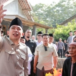 Bupati Jember ketika melakukan sidak atau inspeksi mendadak terkait pelaksanaan program RTLH di Desa Kemuningsari Lor.