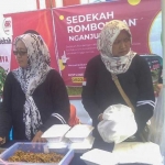 Program sosial Warung Sedekah yang digelar Yayasan Sedekah Rombongan (SR) Cabang Nganjuk di Pasar Kertosono, Nganjuk.