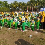 Ribuan anak-anak bersiap melakukan tarian Bajul Ijo.