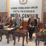 Ketua KPU Kota Pasuruan, Royce Diana Sari saat memberi keterangan terkait pemenang lomba jingle dan maskot.