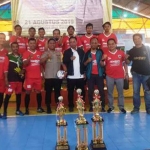 Tim Futsal Wankum foto bersama usai pembukaan kejuaran Piala Kapolres Tanjung Perak di Mangga Dua.