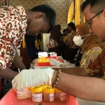 Suasana tes urine yang digelar BNNK Sidoarjo di SMKN 1 Jabon.