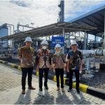 
Manajemen bersama Komisaris Utama PT PJU Husnul Khuluq di UP Trading Gas Manyar Gresik.