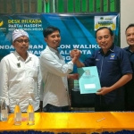 NasDem saat menerima pengembalian berkas pendaftaran calon Wali Kota Probolinggo dari PKB.