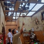 HANCUR: Kondisi rumah korban rusak akibat ledakan tabung gas elpiji 3 kg. (foto: ist)