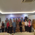 Para pekerja di perusahaan yang mendapatkan jaminan manfaat sosial dari BPJS Ketenagakerjaan saat foto bersama usai sosialisasi perihal 