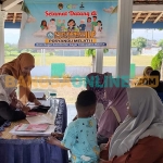 Pelayanan Posyandu ILP yang ada di Desa Geger, Kabupaten Madiun. Foto: HENDRO SUHARTONO/BANGSAONLINE