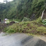 Tiga lokasi disepanjang Km 243 - 245, Kecamatan Tegalombo yang berpotensi terjadi longsoran. 
