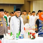 Dari kanan, Gubernur Khofifah, Miftahul Akhyar, dan Listiyo Sigit saat acara Safari Ramadhan di Mapolda Jatim. (Ist)