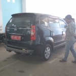 Salah satu mobil dinas yang dibawa anggota DPRD sudah dikembalikan ke Sekwan dan masih diparkir di halaman kantor DPRD.
