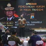  Kapolresta Sidoarjo Kombes Pol. Sumardji saat menerima Indonesia Awards 2020.