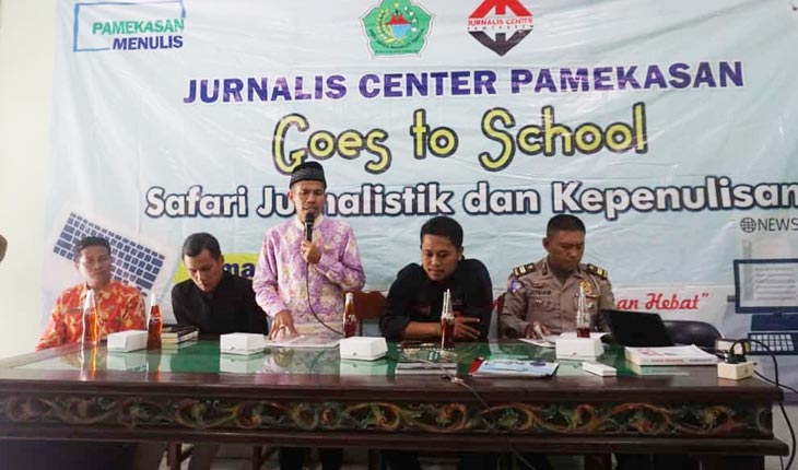 Jurnalis Center Pamekasan saat Safari Jurnalistik di MAN 1 Pamekasan.