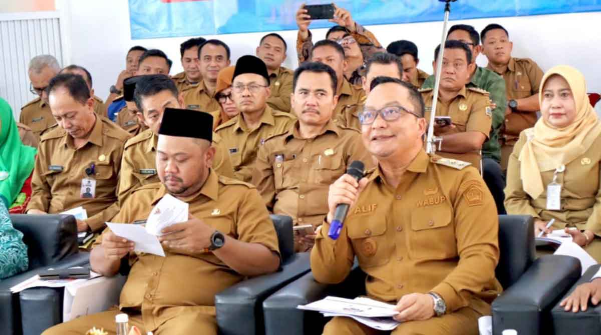 Bupati Gresik bersama wakilnya dalam salah satu agenda pemerintah. Foto: Ist