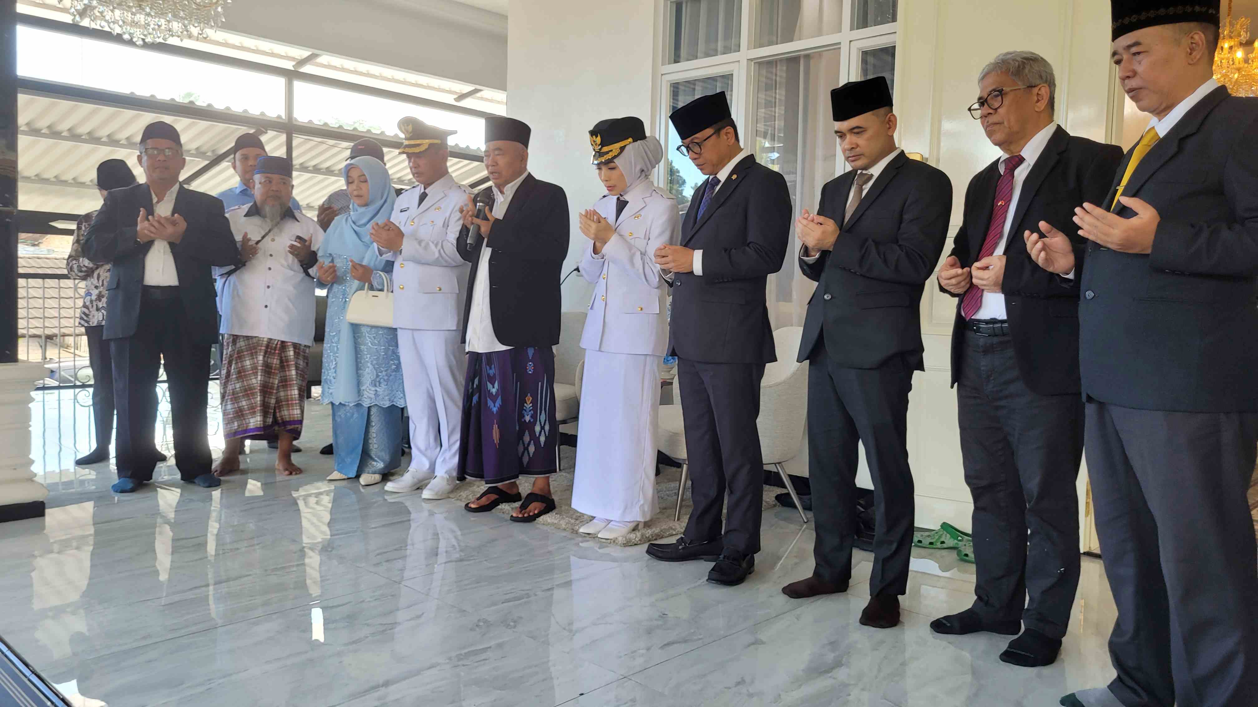 Pelantikan Ratu Zakiyah Dihadiri Menko, Menteri, DPR RI, Kiai Asep Pimpin Shalat Malam dan Doa