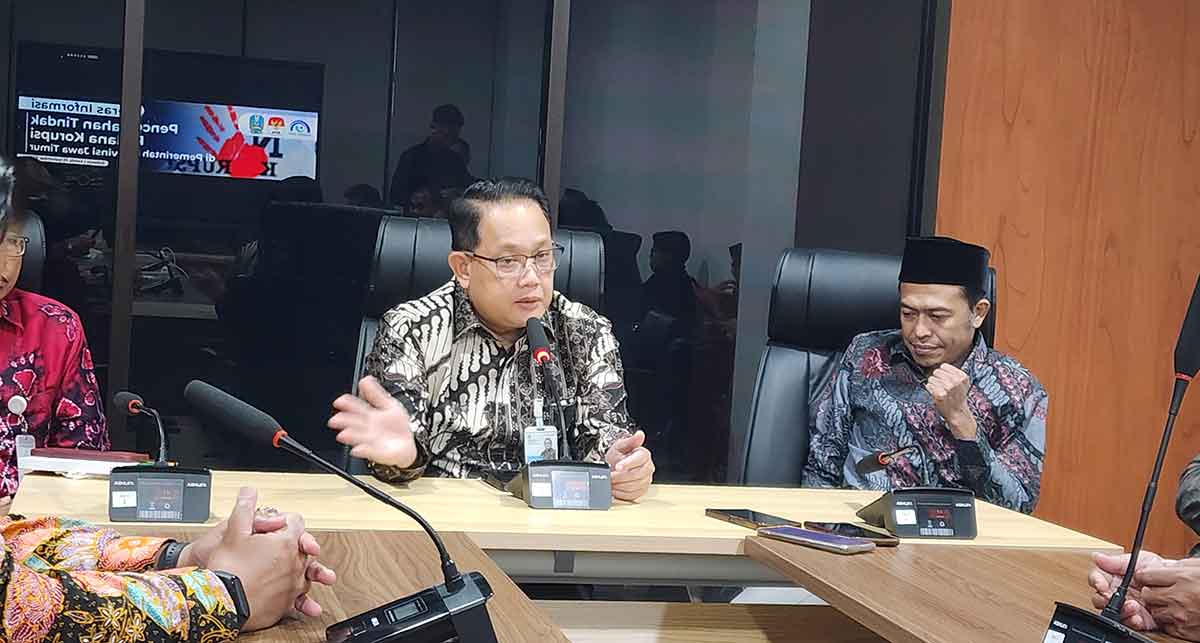 Sekdaprov Jatim, Adhy Karyono, saat memberi paparan.