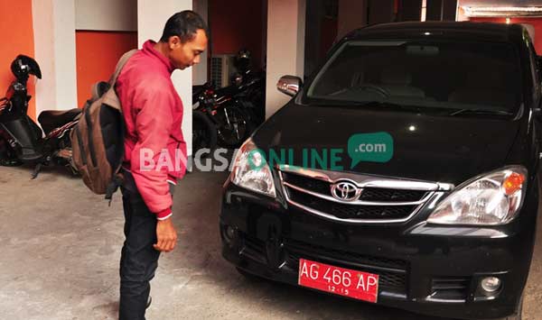 Mobil dinas anggota DPRD Kota Kediri. foto: arif kurniawan/ BANGSAONLINE
