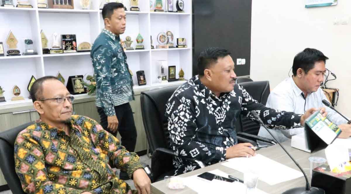 Para pimpinan DPRD Gresik saat rapat membahas APBD 2026. Foto: Ist