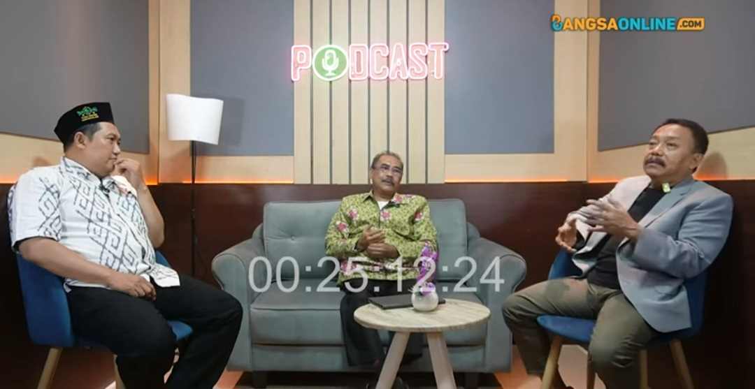 Dr Fadly Usman (kiri), Dr Hermanto Ja
