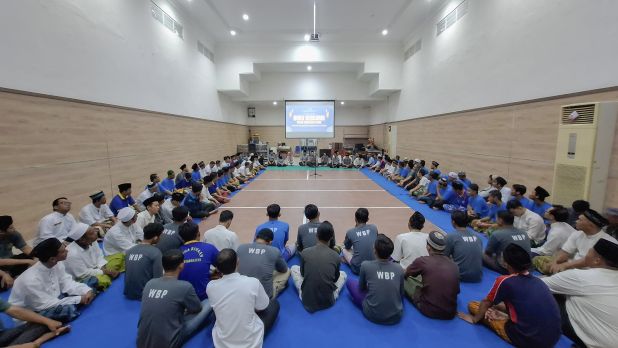 Suasana Bukber di Aula Lapas Kediri. (Ist)