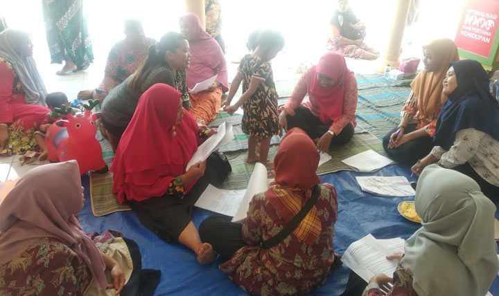 Praktik langsung cara pengisian skor KPSP dan Denver II.