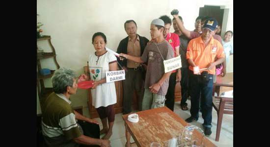 Jalannya rekonstruksi. foto: eki nurhadi/ BANGSAONLINE