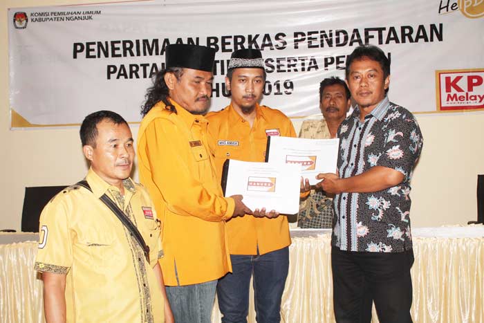 Serahkan Berkas