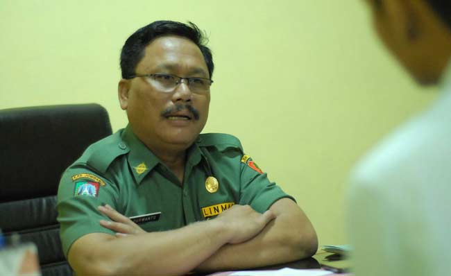 Purwanto, Asisten 1 Bidang Pemerintahan dan Kesejahteraan Rakyat Pemkab Jombang saat ditemui di ruangannya. foto:  ROMZA/ BANGSAONLINE