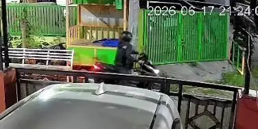 Diduga Bawa Airsoft Gun, Aksi Curanmor di Perumahan Gresik Gagal usai Dipergoki Warga