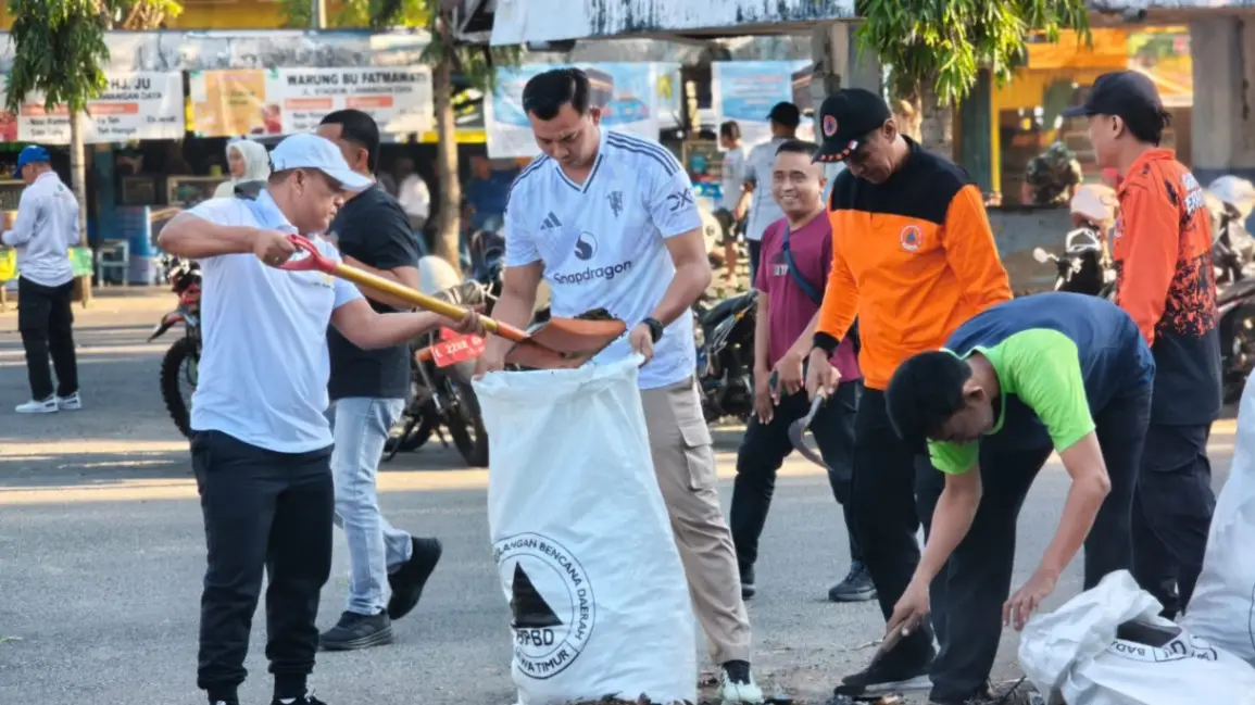 Wakil Bupati Sukriyanto saat mengikuti kegiatan Pamekasan Bersih
