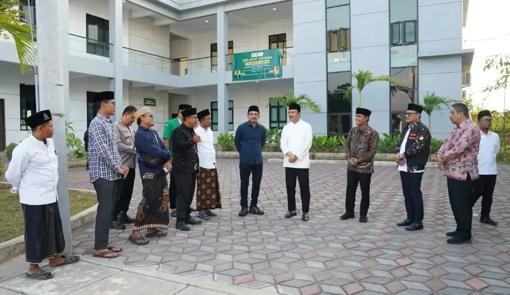 Bupati Bangkalan, Wakil Bupati Bangkalan, Sekretaris Daerah saat ditemui Gus Ipul untuk membahas penutupan Munas-Konbes PBNU