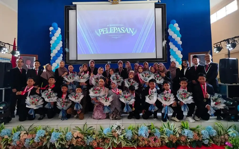 Pelepasan siswa kelas VI angkatan ke-75 SD Negeri (SDN) Magetan 2. ANTON/HB
