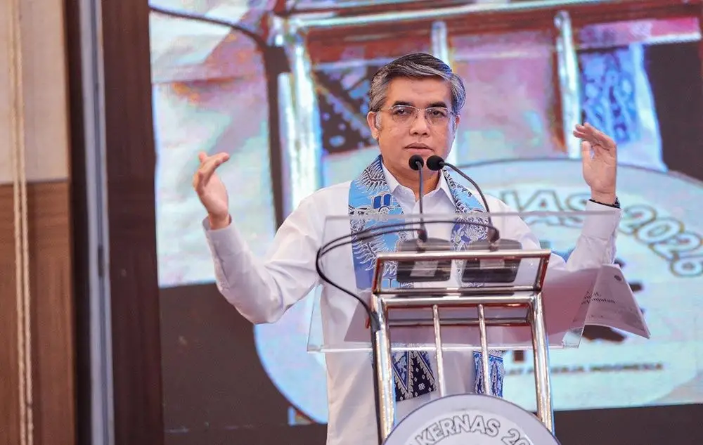 menaker-kolaborasi-pemerintah-dunia-usaha-dan-organisasi-pekerja-kunci-penguatan-daya-saing-naker