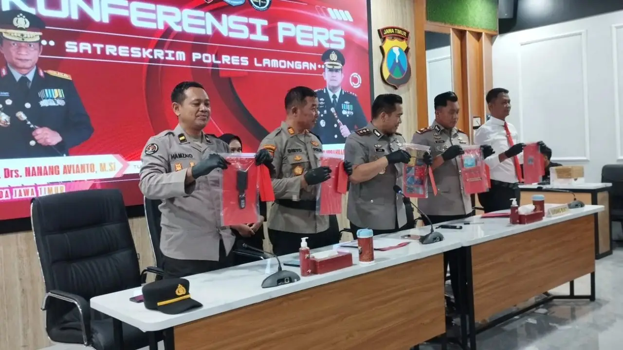 Konferensi pers Polres Lamongan dalam ungkap kasus percobaan pencurian modus ganjal ATM sindikat lintas Provinsi