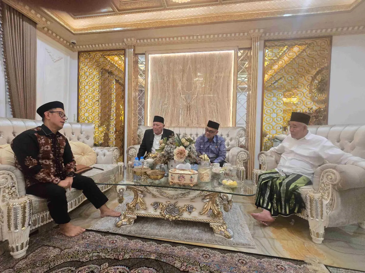 bertemu-menhaj-gus-irfan-dan-tiga-ketua-pwnu-kiai-asep-rela-tidur-di-mushalla-pbnu