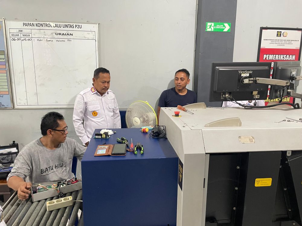 Perawatan rutin X-ray yang ada di lapas pemuda Madiun.

